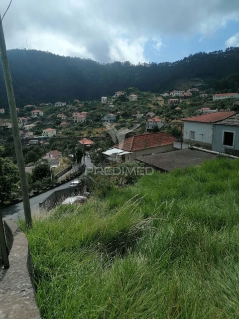 Moradia T4 para Venda em Estreito de Camara de Lobos