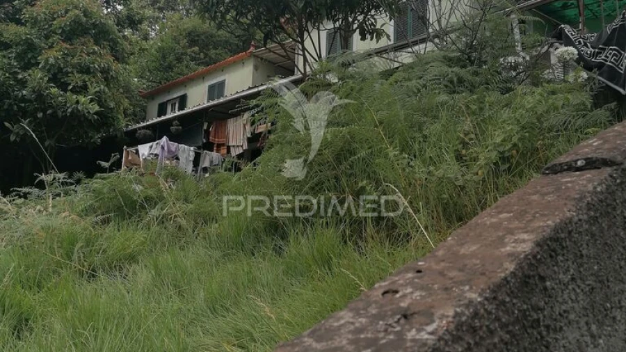 Moradia T4 para Venda em Estreito de Camara de Lobos