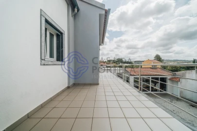Moradia T5 para Venda em Algueirão-Mem Martins