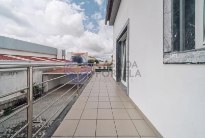 Moradia T5 para Venda em Algueirão-Mem Martins