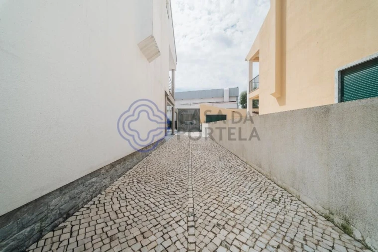Moradia T5 para Venda em Algueirão-Mem Martins Foto 9