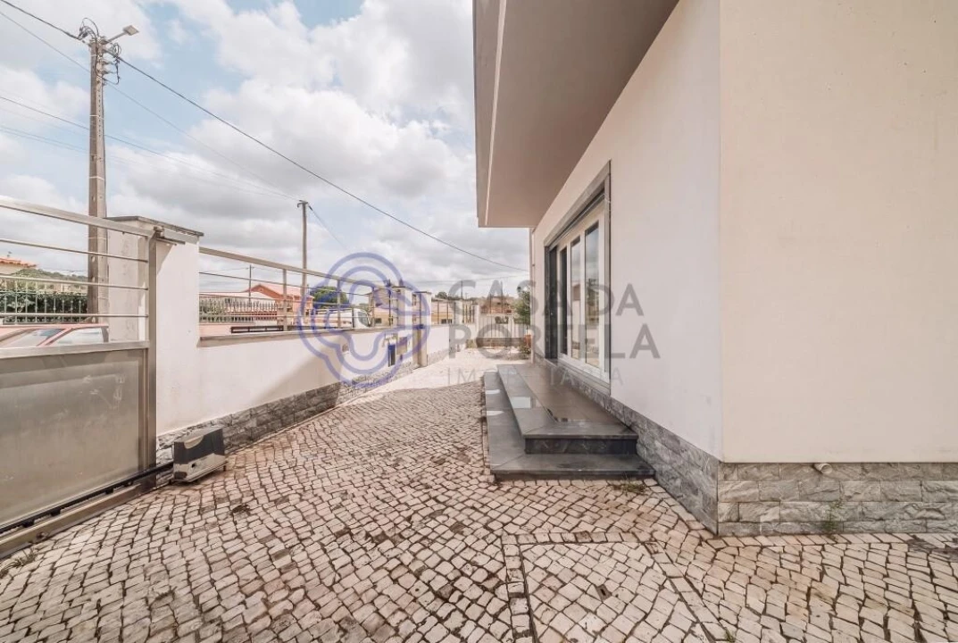 Moradia T5 para Venda em Algueirão-Mem Martins Foto 3