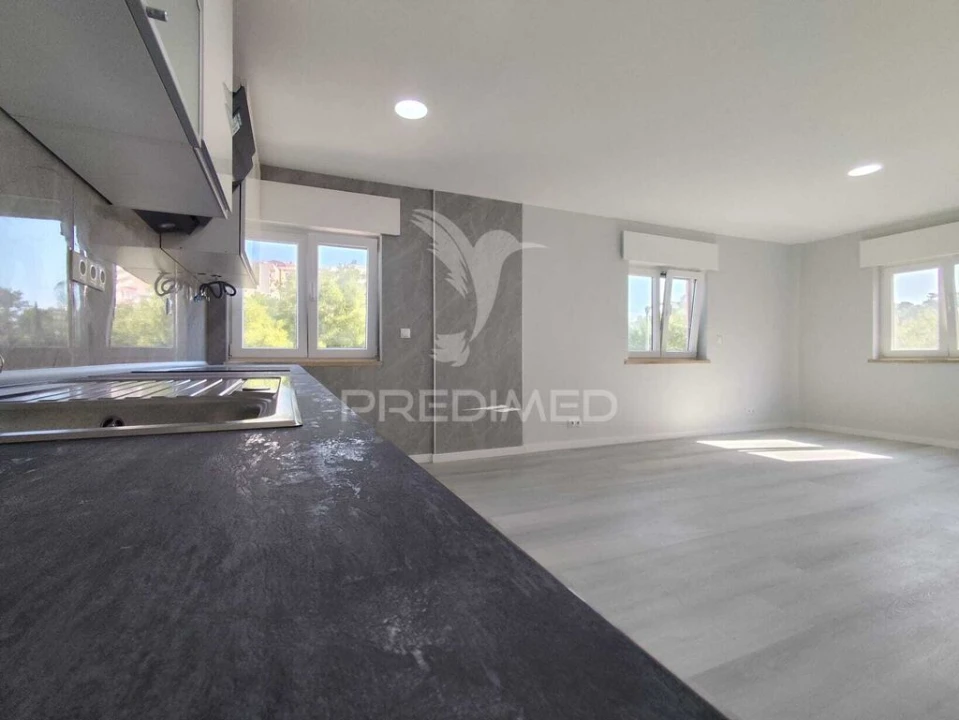 Apartamento T2 para Venda em Corroios Foto 8
