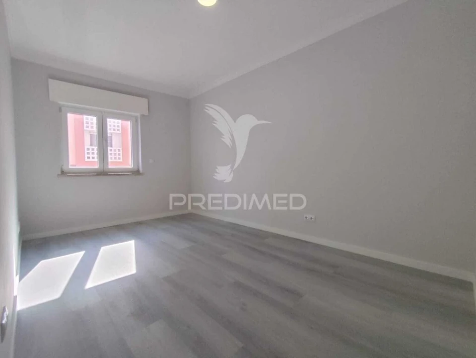 Apartamento T2 para Venda em Corroios Foto 18