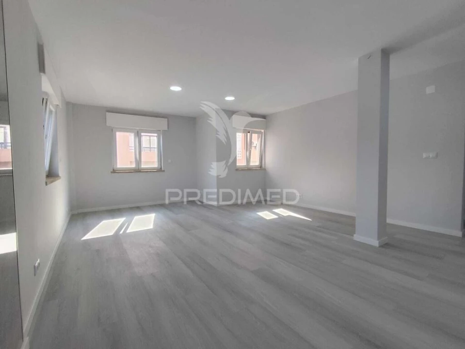 Apartamento T2 para Venda em Corroios Foto 11