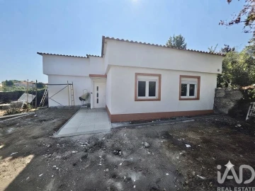 Moradia T2 para Arrendamento em Currelos, Papízios e Sobral