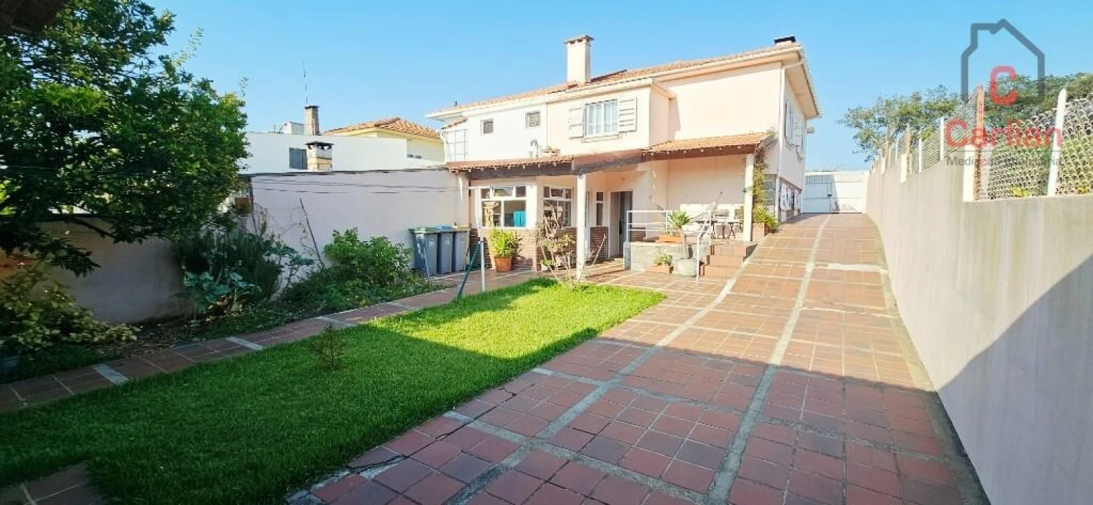 Moradia T3 para Venda em Arcozelo Foto 1