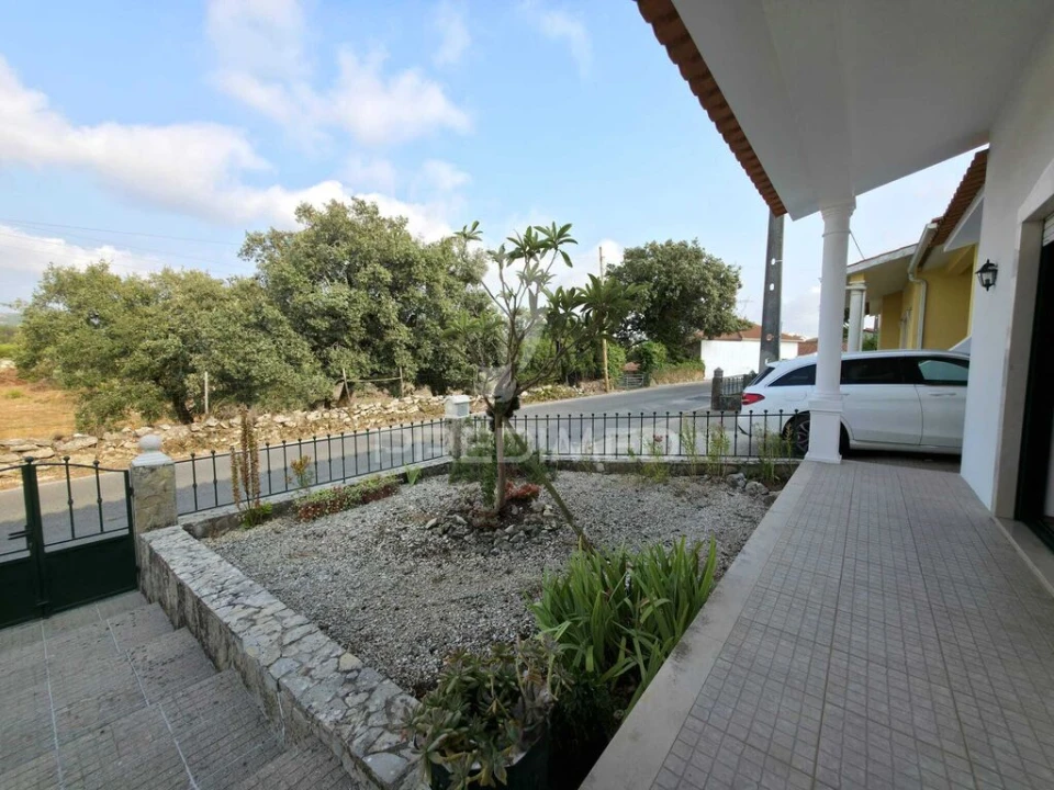 Moradia T3 para Venda em Turquel Foto 5