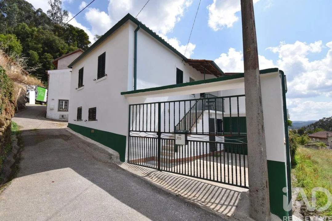 Moradia T3 para Venda em Vila Nova Foto 3