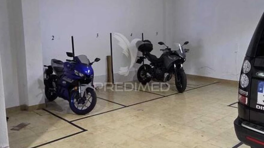 Garagem para Arrendamento em Massamá e Monte Abraão
