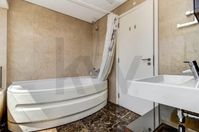 Apartamento T3 para Arrendamento em Alvalade