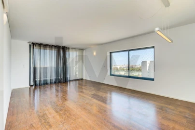 Apartamento T3 para Arrendamento em Alvalade