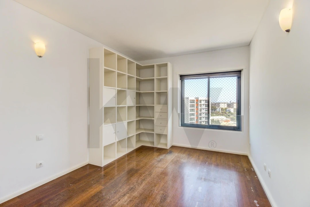 Apartamento T3 para Arrendamento em Alvalade Foto 13
