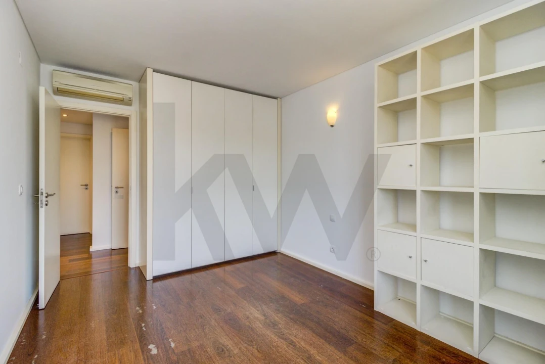 Apartamento T3 para Arrendamento em Alvalade Foto 14