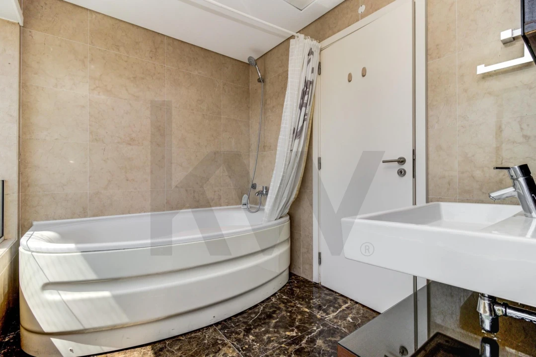 Apartamento T3 para Arrendamento em Alvalade Foto 24