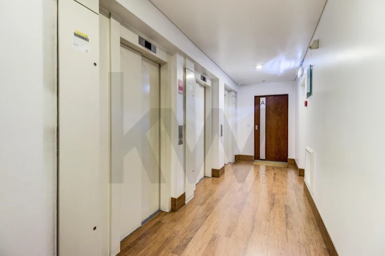 Apartamento T3 para Arrendamento em Alvalade Foto 33