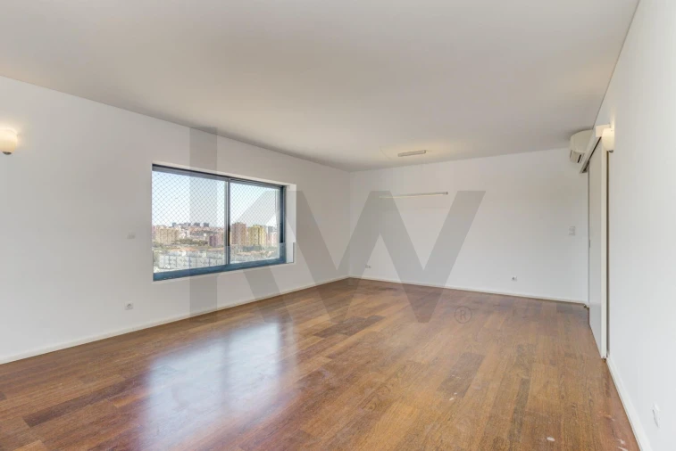 Apartamento T3 para Arrendamento em Alvalade Foto 4