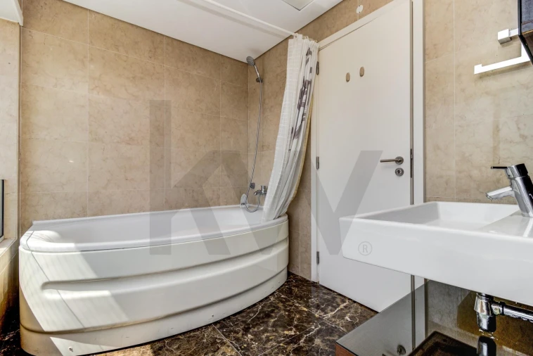Apartamento T3 para Arrendamento em Alvalade Foto 24
