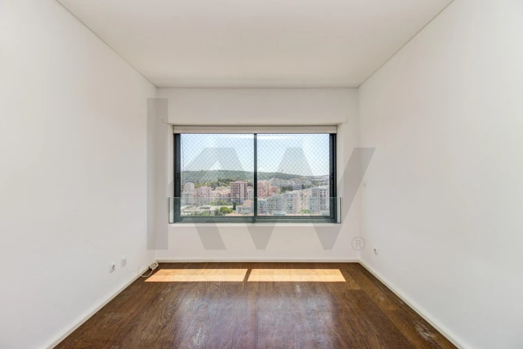 Apartamento T3 para Arrendamento em Alvalade Foto 21
