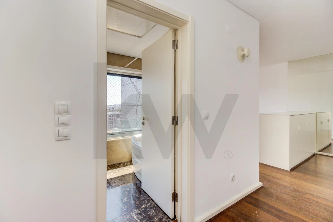 Apartamento T3 para Arrendamento em Alvalade Foto 18