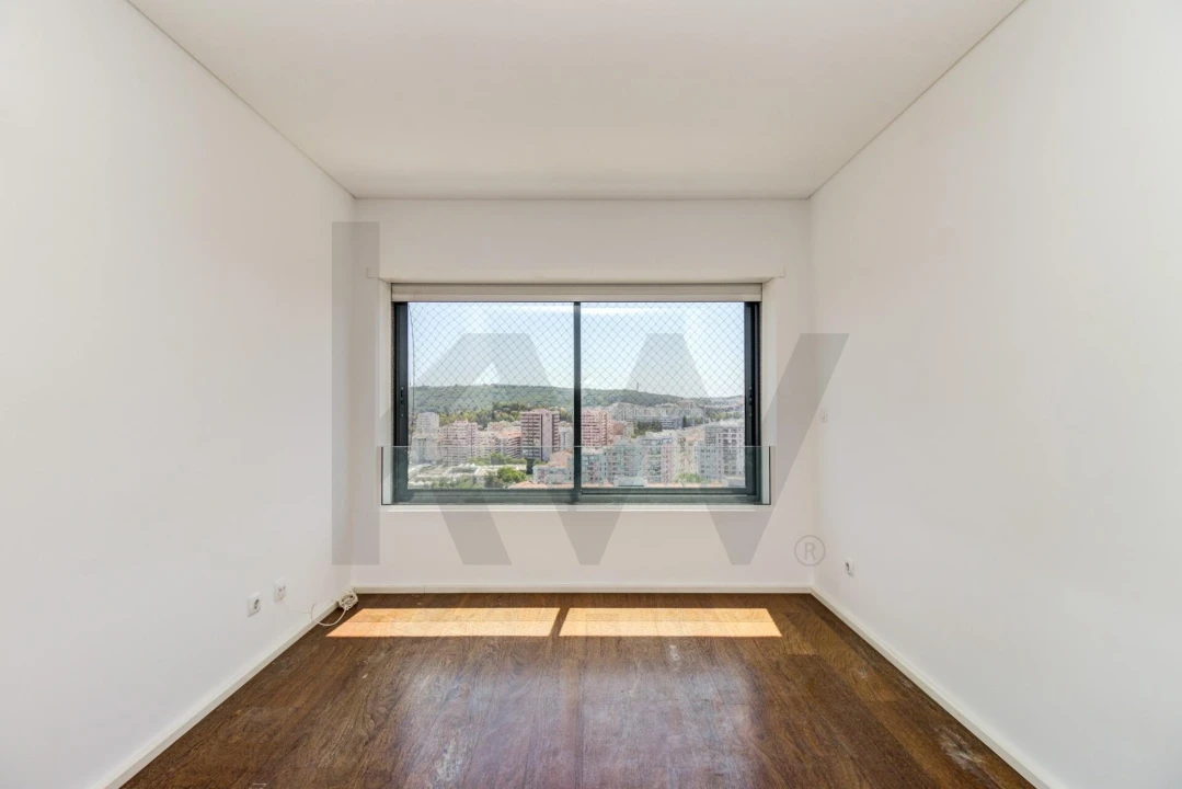 Apartamento T3 para Arrendamento em Alvalade Foto 21