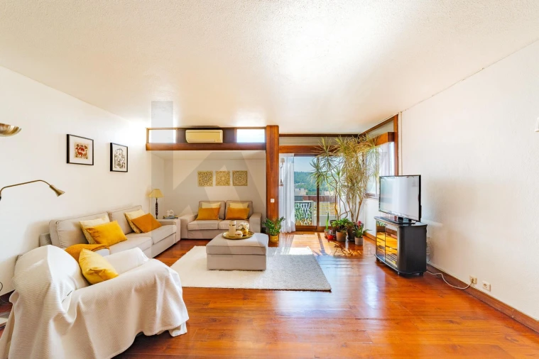 Apartamento T4 para Venda em Águas Livres Foto 2
