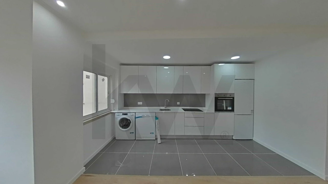 Apartamento T2 para Venda em Alfragide Foto 6