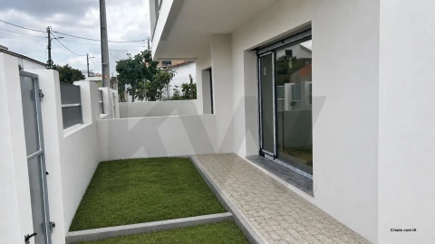 Moradia T3 para Venda em Fernao Ferro