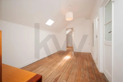 Apartamento T2 para Arrendamento em Santa Maria Maior