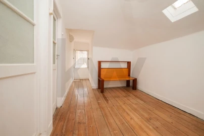 Apartamento T2 para Arrendamento em Santa Maria Maior
