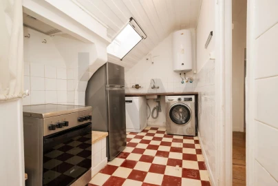 Apartamento T2 para Arrendamento em Santa Maria Maior