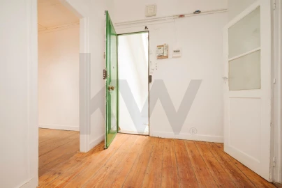 Apartamento T2 para Arrendamento em Santa Maria Maior
