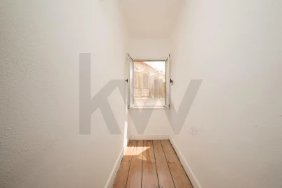 Apartamento T2 para Arrendamento em Santa Maria Maior