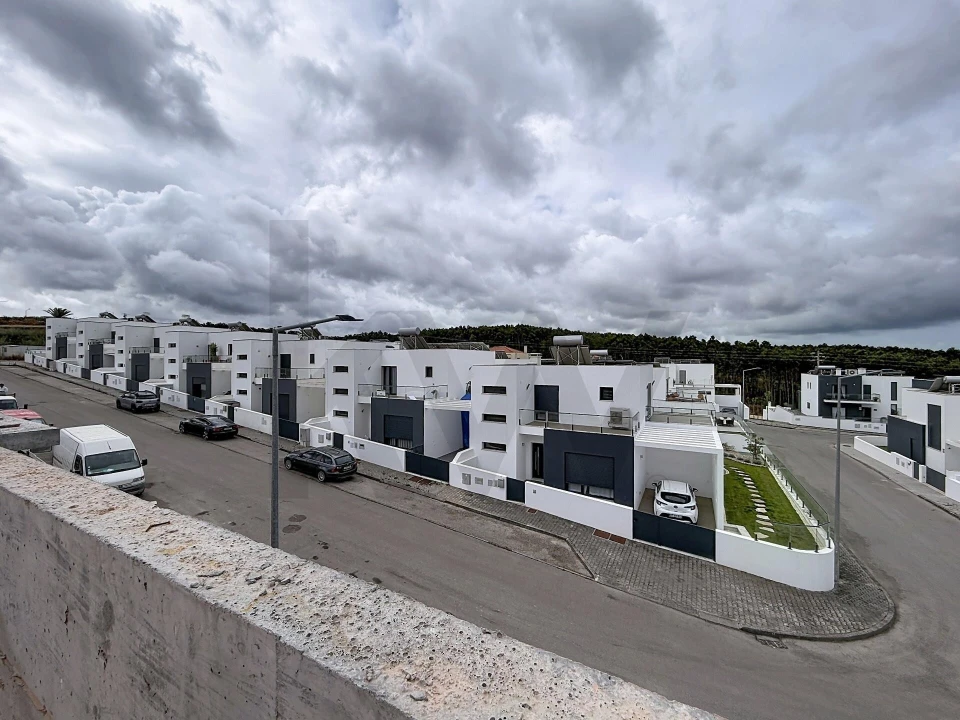 Moradia T3 para Venda em Atouguia da Baleia Foto 31