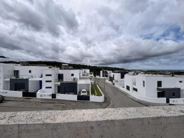 Moradia T3 para Venda em Atouguia da Baleia