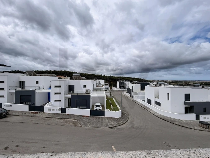 Moradia T3 para Venda em Atouguia da Baleia Foto 39
