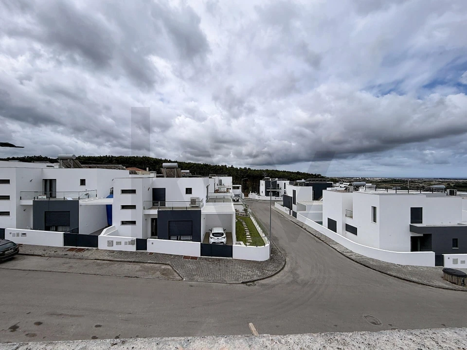 Moradia T3 para Venda em Atouguia da Baleia Foto 39