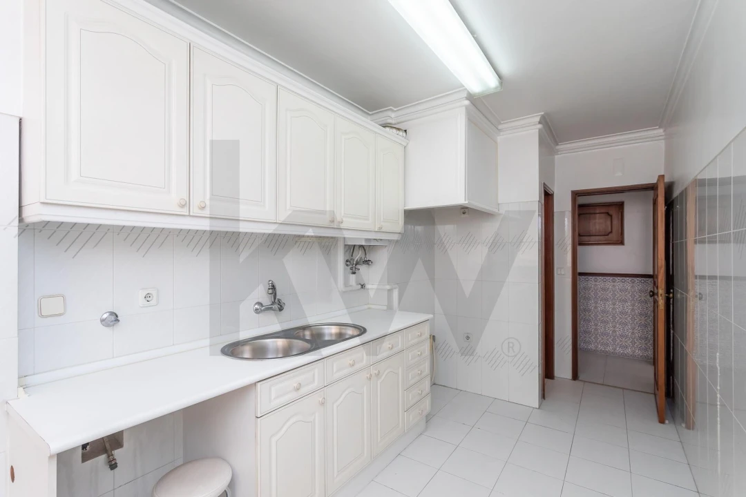 Apartamento T2 para Venda em Queluz e Belas Foto 14