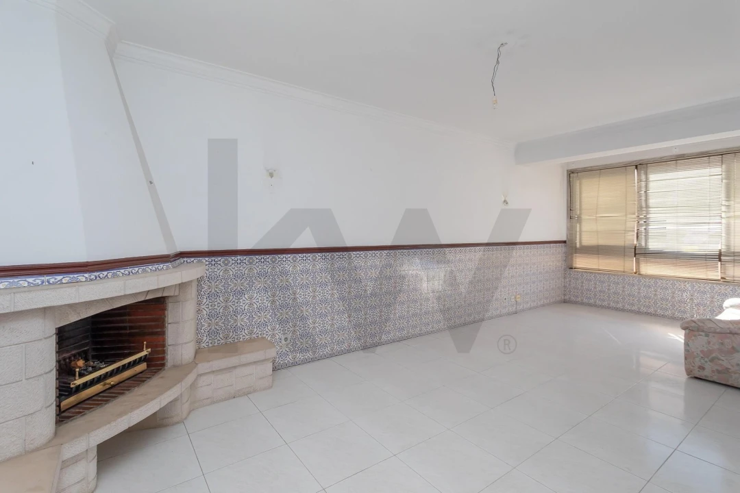 Apartamento T2 para Venda em Queluz e Belas Foto 1