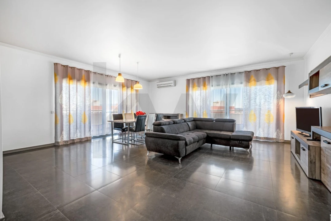 Apartamento T3 para Venda em Portimão Foto 3