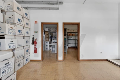 Armazém para Arrendamento em São Gonçalo