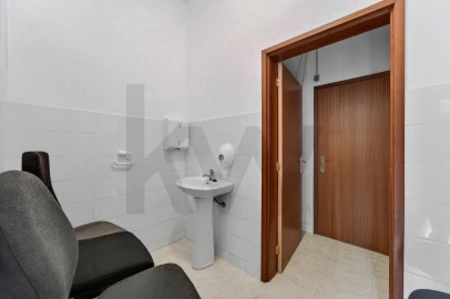 Armazém para Arrendamento em São Gonçalo