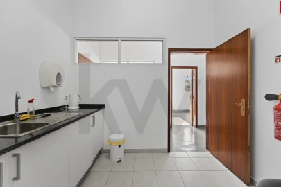 Armazém para Arrendamento em São Gonçalo