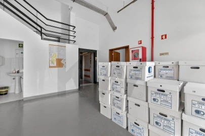 Armazém para Arrendamento em São Gonçalo