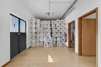 Armazém para Arrendamento em São Gonçalo