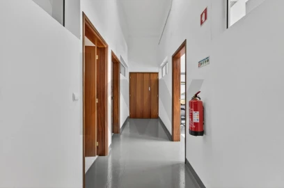 Armazém para Arrendamento em São Gonçalo
