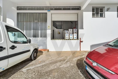 Armazém para Arrendamento em São Gonçalo