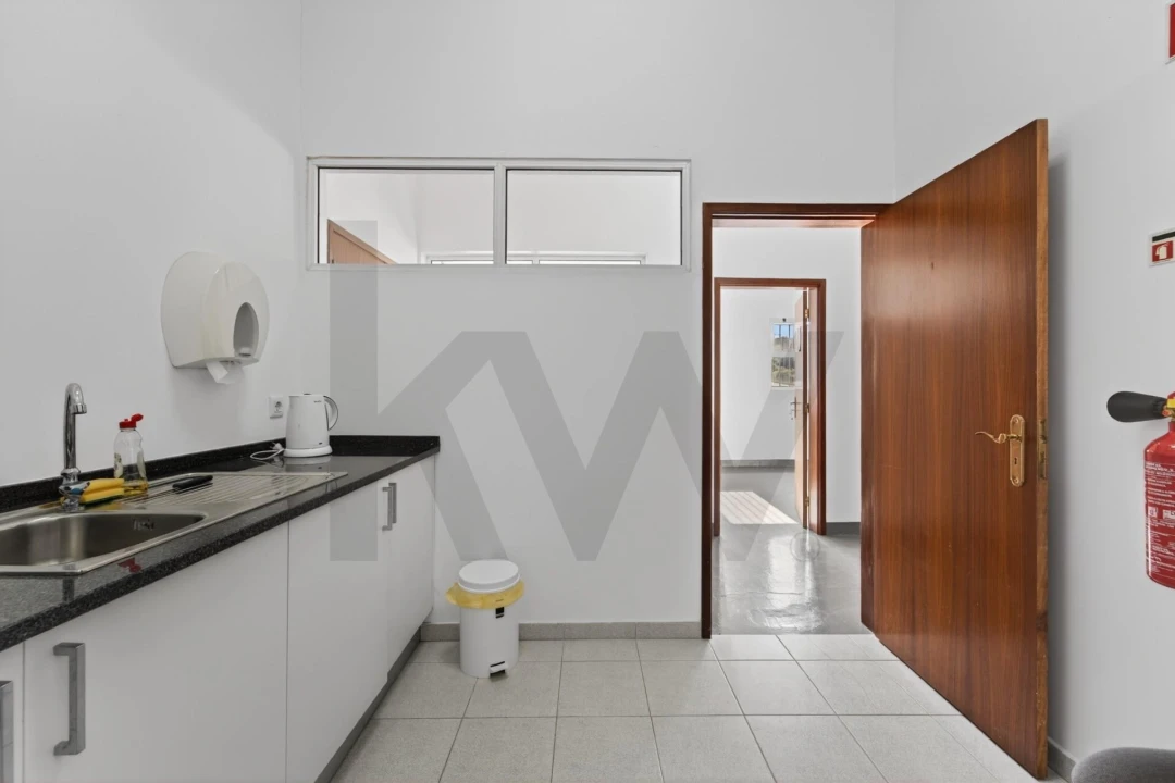 Armazém para Arrendamento em São Gonçalo Foto 24
