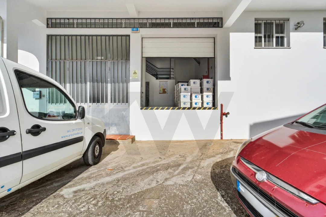 Armazém para Arrendamento em São Gonçalo Foto 11