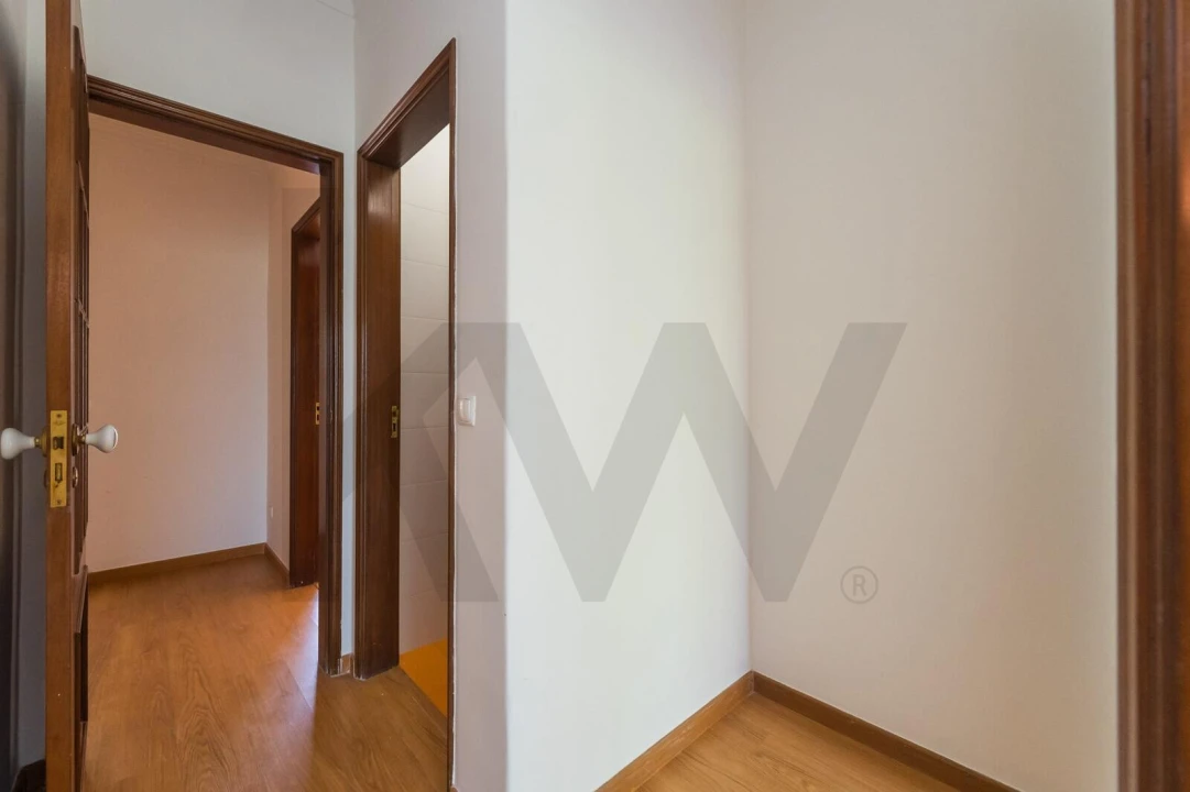 Apartamento T2 para Venda em Rio de Mouro Foto 24